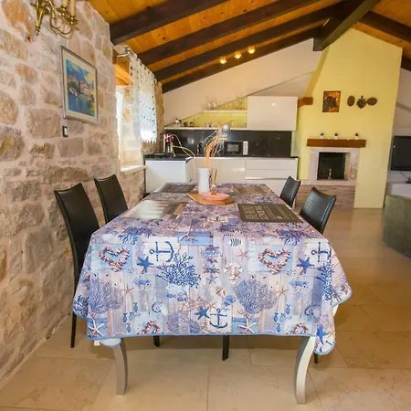 Meri Vila *