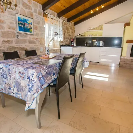 Meri Villa
